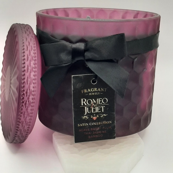 Romeo & Juliet Satin Candle - Fragrant Jewels - Picture 3 of 5
